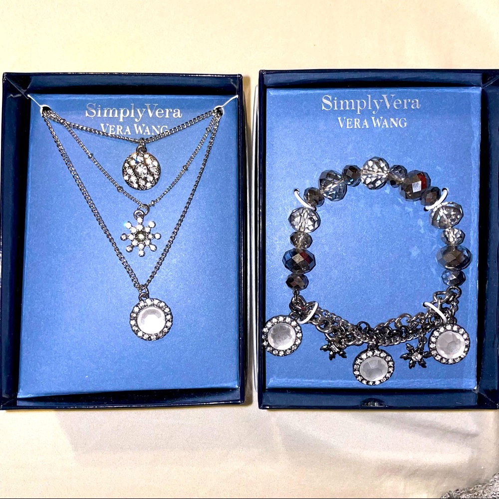 NWT Simply Vera Wang necklace and bracelet set